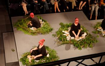 Brotzession, inszenierte Performance, Modeschule München
