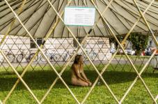 She-Artist, Species Artist, Performance, Art market, naked, Kulturjurte