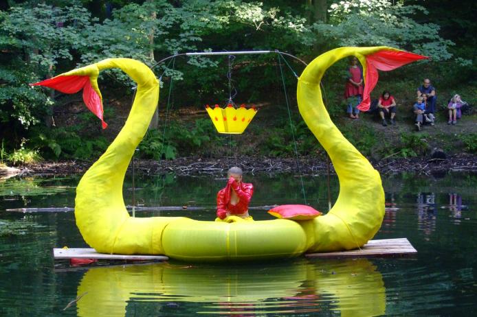 Melusine 2 Die Krönung, IWZ, Darmstadt, Realität und Romantik, internationaler Waldkunstpfad