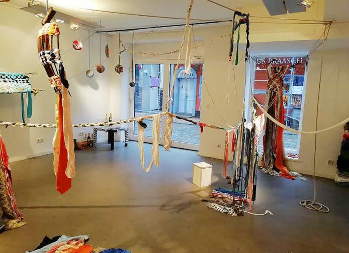 Monumental Weaving, interactive Weaving, upcycling, students, learning