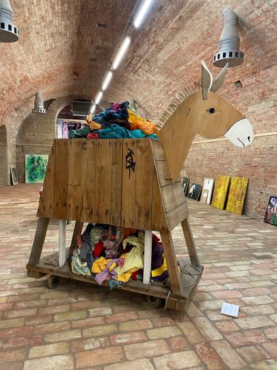 Trojen donkey, mad from found material, carries discarded cloth, sustainability, saving resources, memorial to society